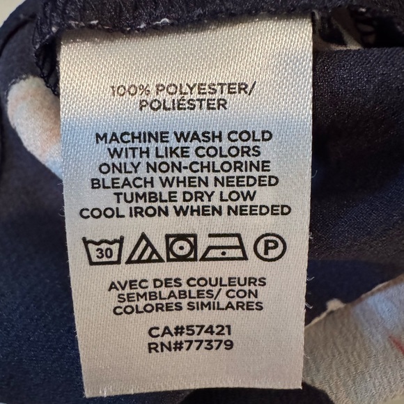 Ann Taylor Ms Size Small Navy Floral Women's Top
Poly Slip on Blouse Lg Slv.EUC - Picture 5 of 7